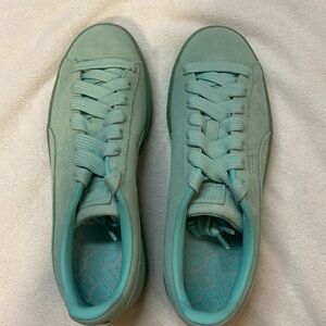 Puma Classic Style Sneakers, Size 8 1/2 Like New!!